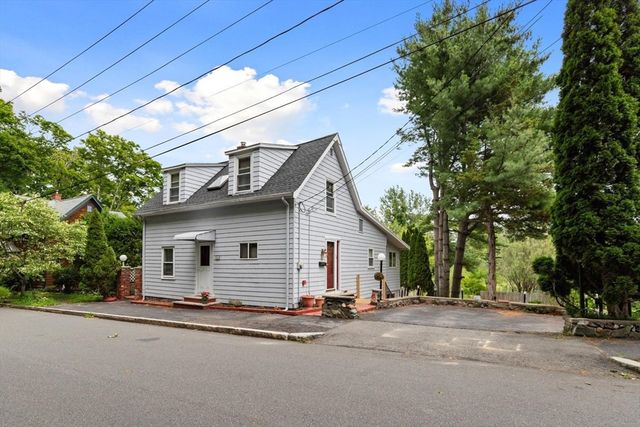 48 Valley St, Wakefield, MA 01880
