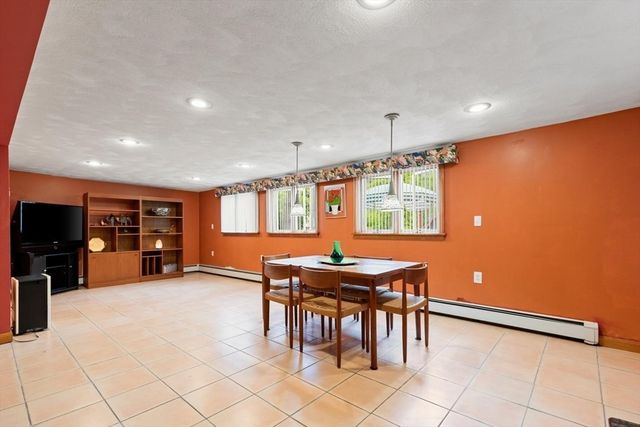 48 Valley St, Wakefield, MA 01880