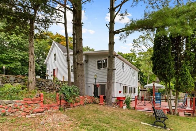 48 Valley St, Wakefield, MA 01880