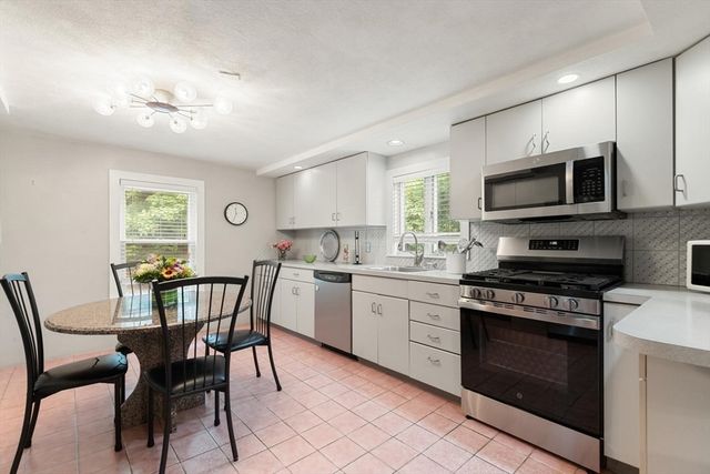 48 Valley St, Wakefield, MA 01880