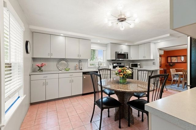 48 Valley St, Wakefield, MA 01880