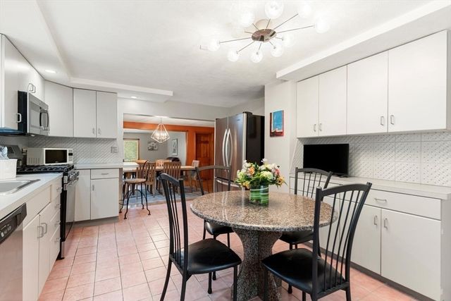 48 Valley St, Wakefield, MA 01880
