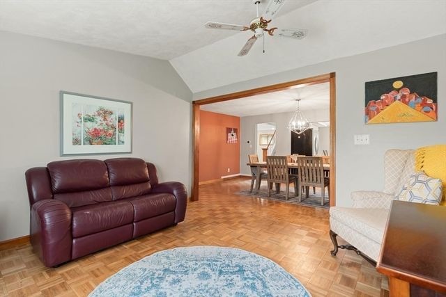 48 Valley St, Wakefield, MA 01880