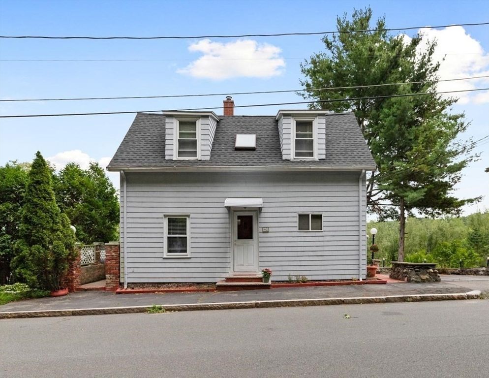 48 Valley St, Wakefield, MA 01880
