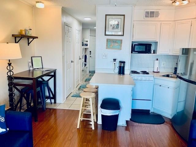 6102 Seawall Boulevard 241, Galveston, TX 77551