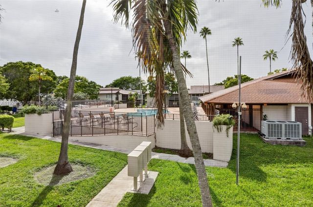 370 E Laurel Dr 6E, Margate, FL 33063