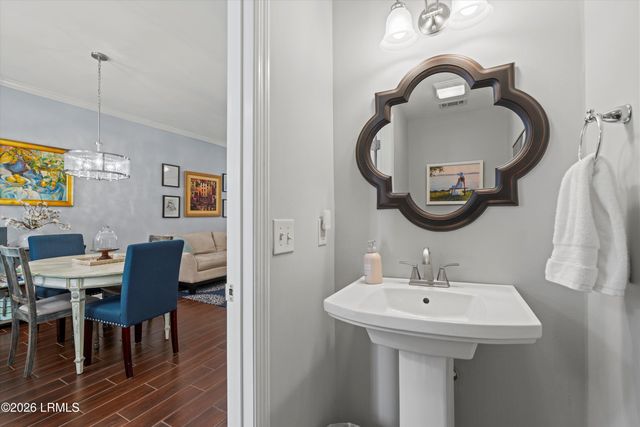 1105 13th St Apt D, Port Royal, SC 29935