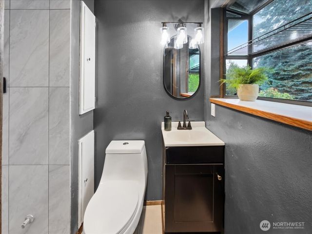 19607 136th Place SE, Renton, WA 98058