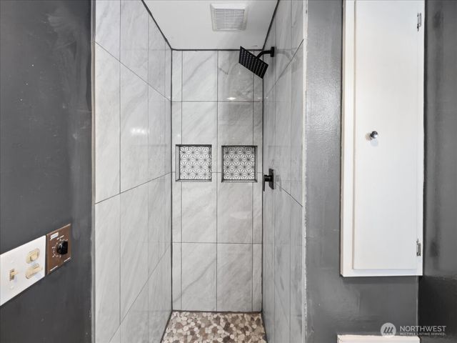 19607 136th Place SE, Renton, WA 98058