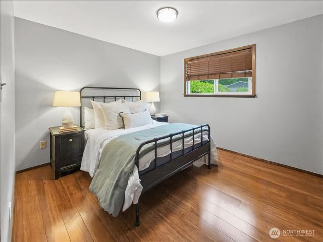 19607 136th Place SE, Renton, WA 98058