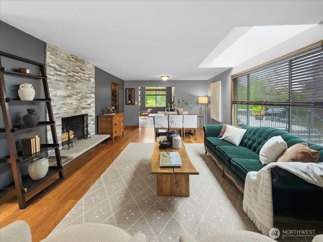 19607 136th Place SE, Renton, WA 98058