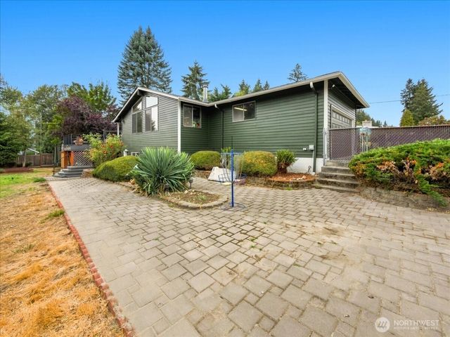 19607 136th Place SE, Renton, WA 98058