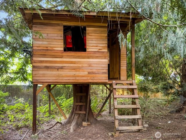 19607 136th Place SE, Renton, WA 98058