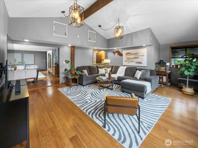 19607 136th Place SE, Renton, WA 98058