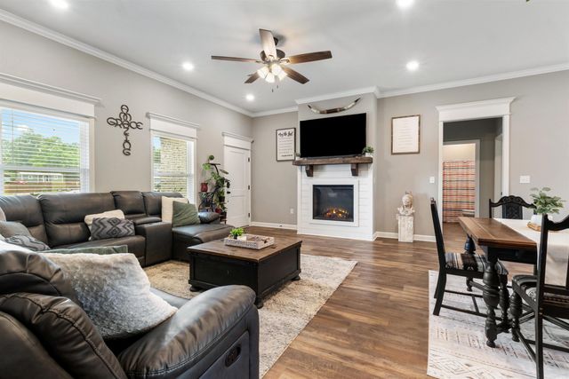 16 Otto Landing Dr, Greenbrier, AR 72058