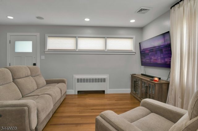 915 Essex Ave, Linden City, NJ 07036