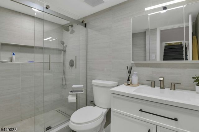 915 Essex Ave, Linden City, NJ 07036