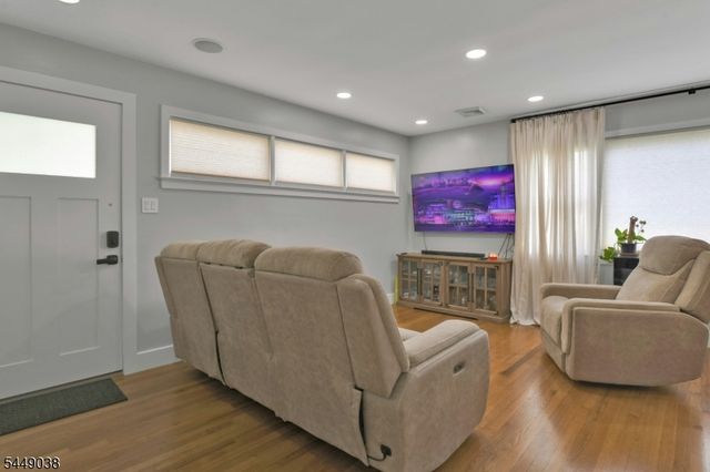 915 Essex Ave, Linden City, NJ 07036