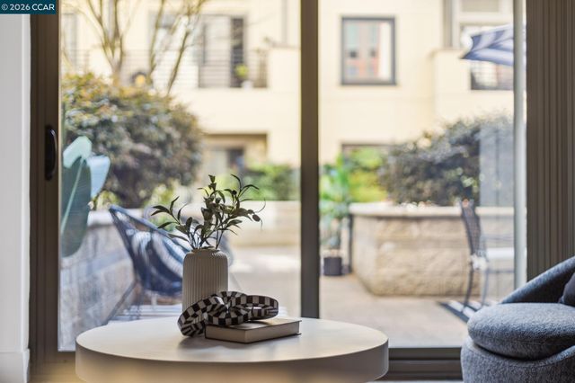 438 W Grand Ave 432, Oakland, CA 94612