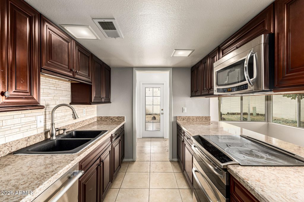 3108 W CLINTON Street, Phoenix, AZ 85029