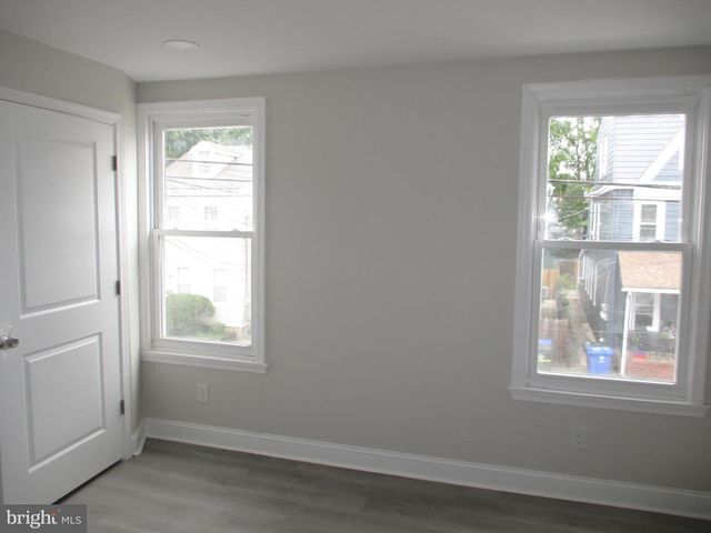 244 CONOVER ST, Burlington, NJ 08016
