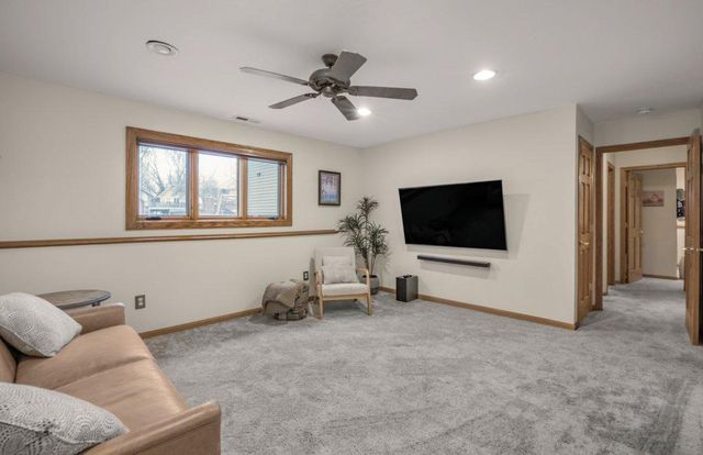 9616 Minnesota Lane N, Maple Grove, MN 55369