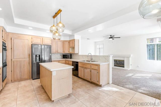 987 CALLE DE LEPANTO, Escondido, CA 92025