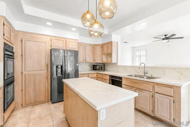 987 CALLE DE LEPANTO, Escondido, CA 92025