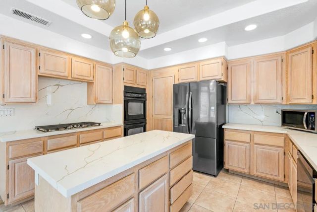 987 CALLE DE LEPANTO, Escondido, CA 92025