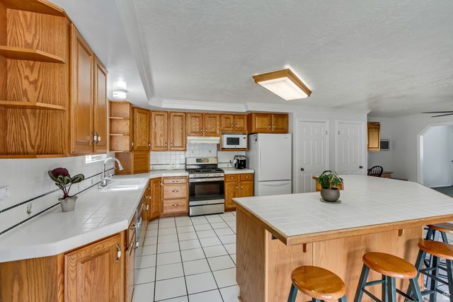 476 E 10425 S, Sandy, UT 84070