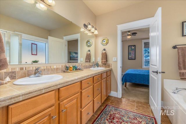 4897 N Red Hills, Meridian, ID 83642