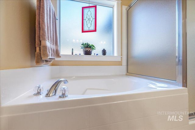 4897 N Red Hills, Meridian, ID 83642
