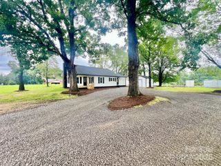 5665 E NC Hwy 90 Highway, Hiddenite, NC 28636