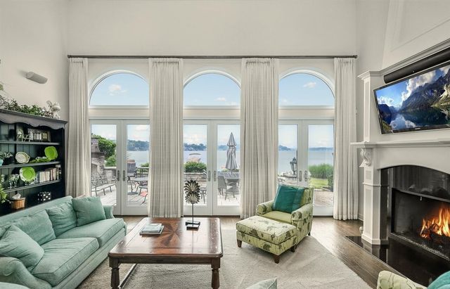 68283 Park Shore Drive, Edwardsburg, MI 49112