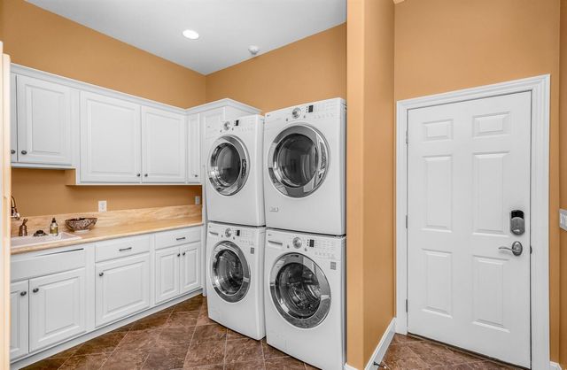 68283 Park Shore Drive, Edwardsburg, MI 49112