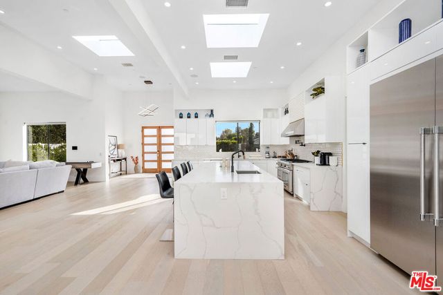 22931 Dolorosa Street, Woodland Hills, CA 91367