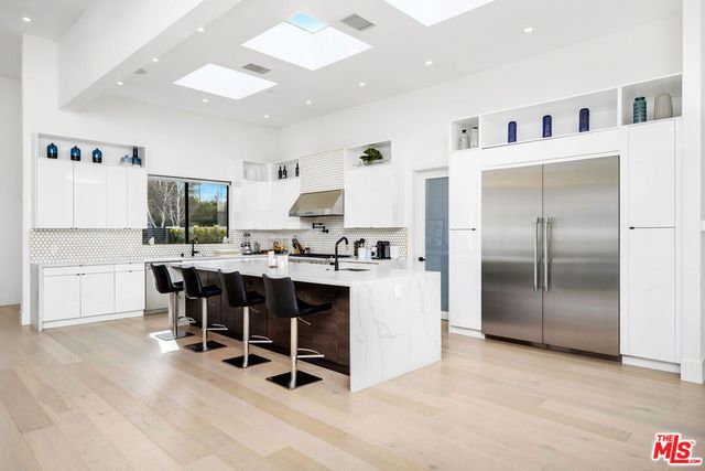 22931 Dolorosa Street, Woodland Hills, CA 91367