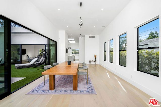 22931 Dolorosa Street, Woodland Hills, CA 91367