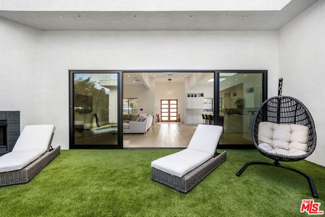 22931 Dolorosa Street, Woodland Hills, CA 91367