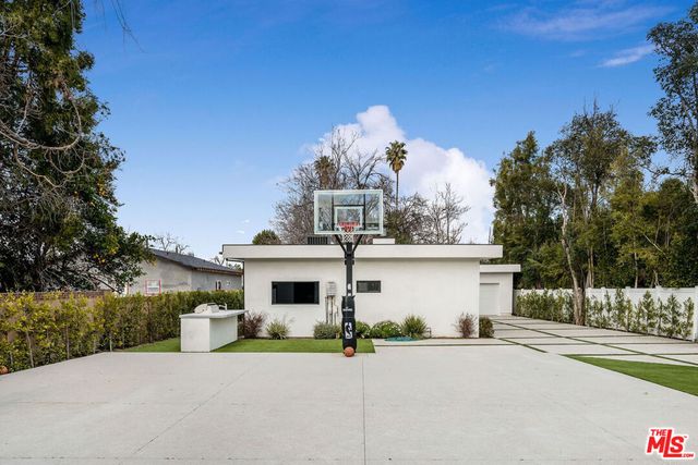 22931 Dolorosa Street, Woodland Hills, CA 91367