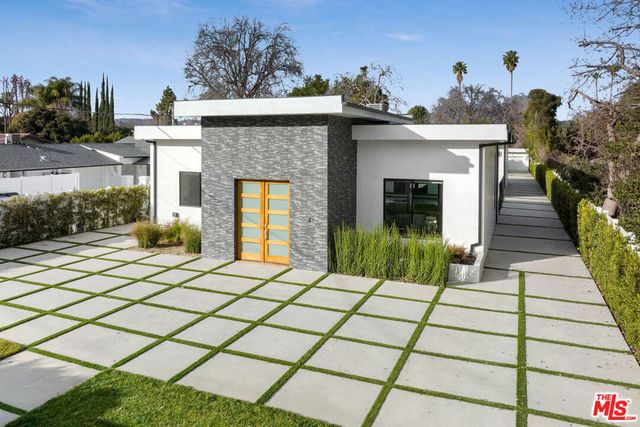 22931 Dolorosa Street, Woodland Hills, CA 91367
