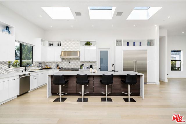 22931 Dolorosa Street, Woodland Hills, CA 91367