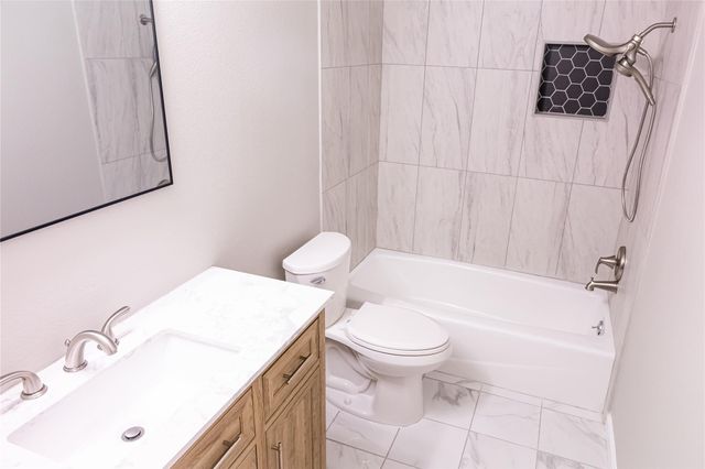 1900 Limerick LN, Leander, TX 78641