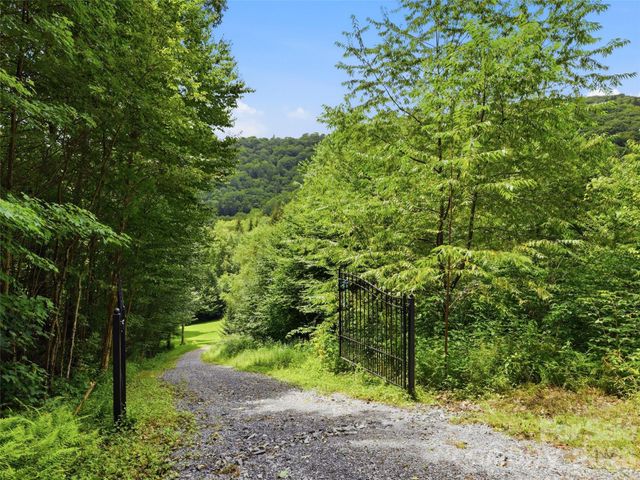 261 Yonah Drive, Maggie Valley, NC 28751