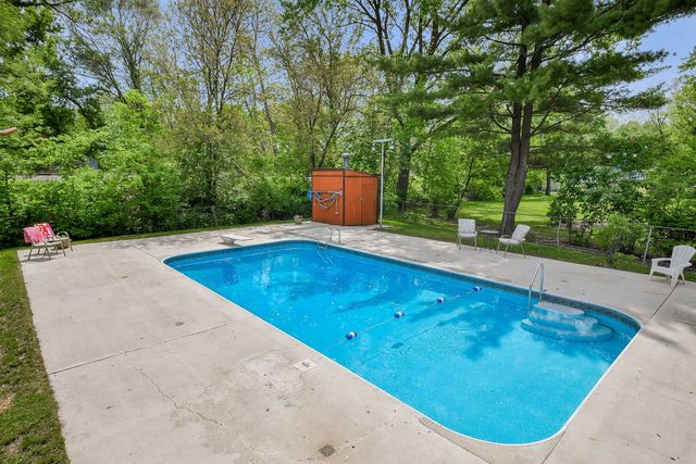 202 N Forest Avenue, Batavia, IL 60510