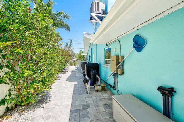 441 HARBOR DRIVE S, Indian Rocks Beach, FL 33785