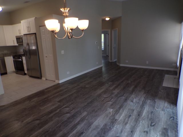 1053 Woodhill Court, Elgin, IL 60120