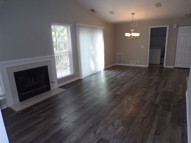 1053 Woodhill Court, Elgin, IL 60120