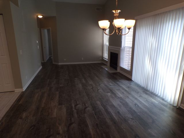 1053 Woodhill Court, Elgin, IL 60120