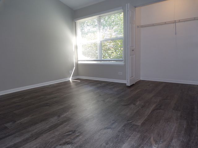 1053 Woodhill Court, Elgin, IL 60120